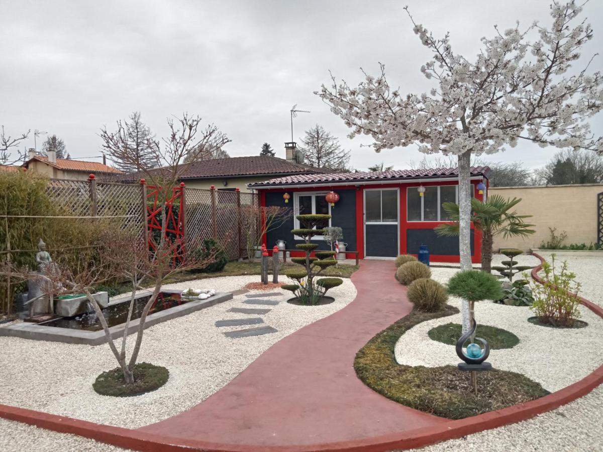 Une Pause Quelque Part Au Jardin Des Erables Et Des Niwakis Saint-Medard-de-Guizieres 外观 照片