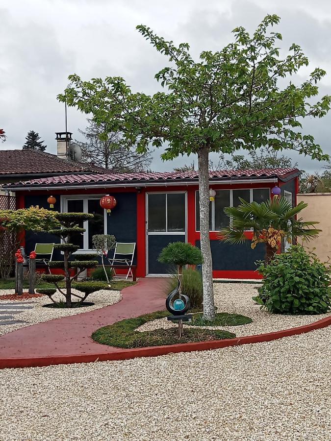 Une Pause Quelque Part Au Jardin Des Erables Et Des Niwakis Saint-Medard-de-Guizieres 外观 照片