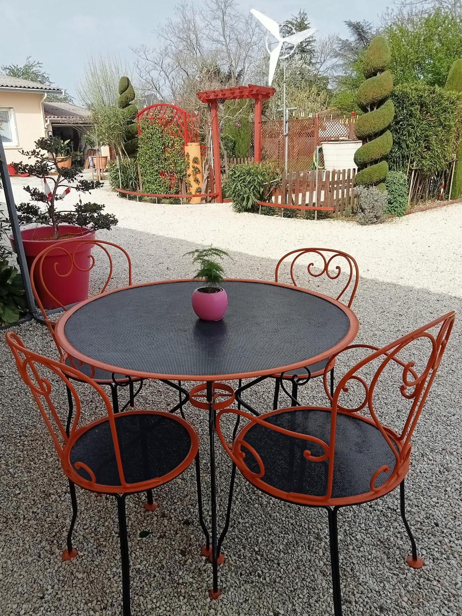 Une Pause Quelque Part Au Jardin Des Erables Et Des Niwakis Saint-Medard-de-Guizieres 外观 照片