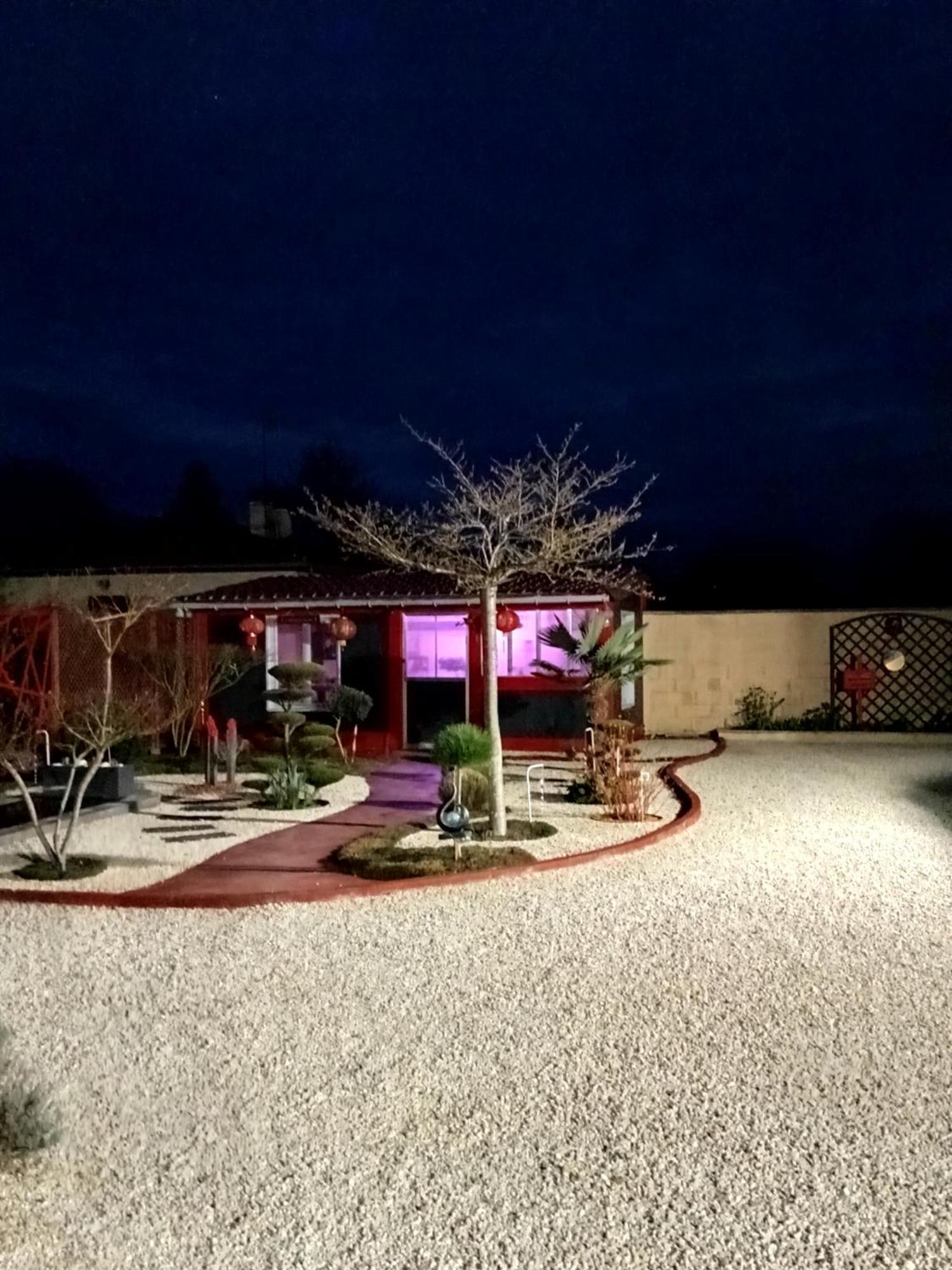 Une Pause Quelque Part Au Jardin Des Erables Et Des Niwakis Saint-Medard-de-Guizieres 外观 照片