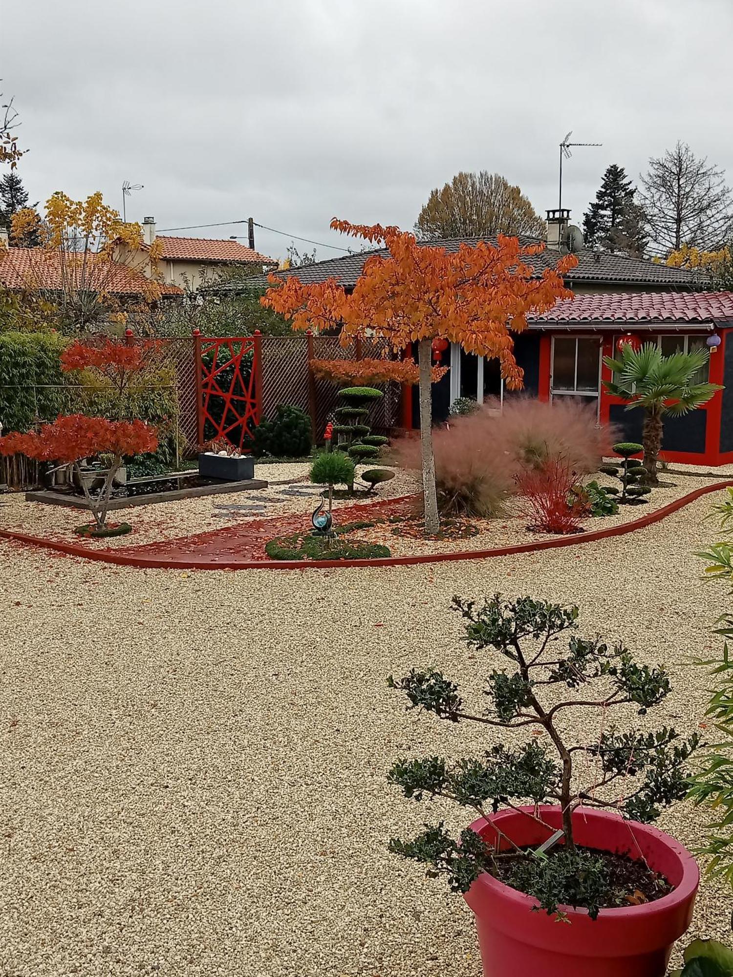 Une Pause Quelque Part Au Jardin Des Erables Et Des Niwakis Saint-Medard-de-Guizieres 外观 照片