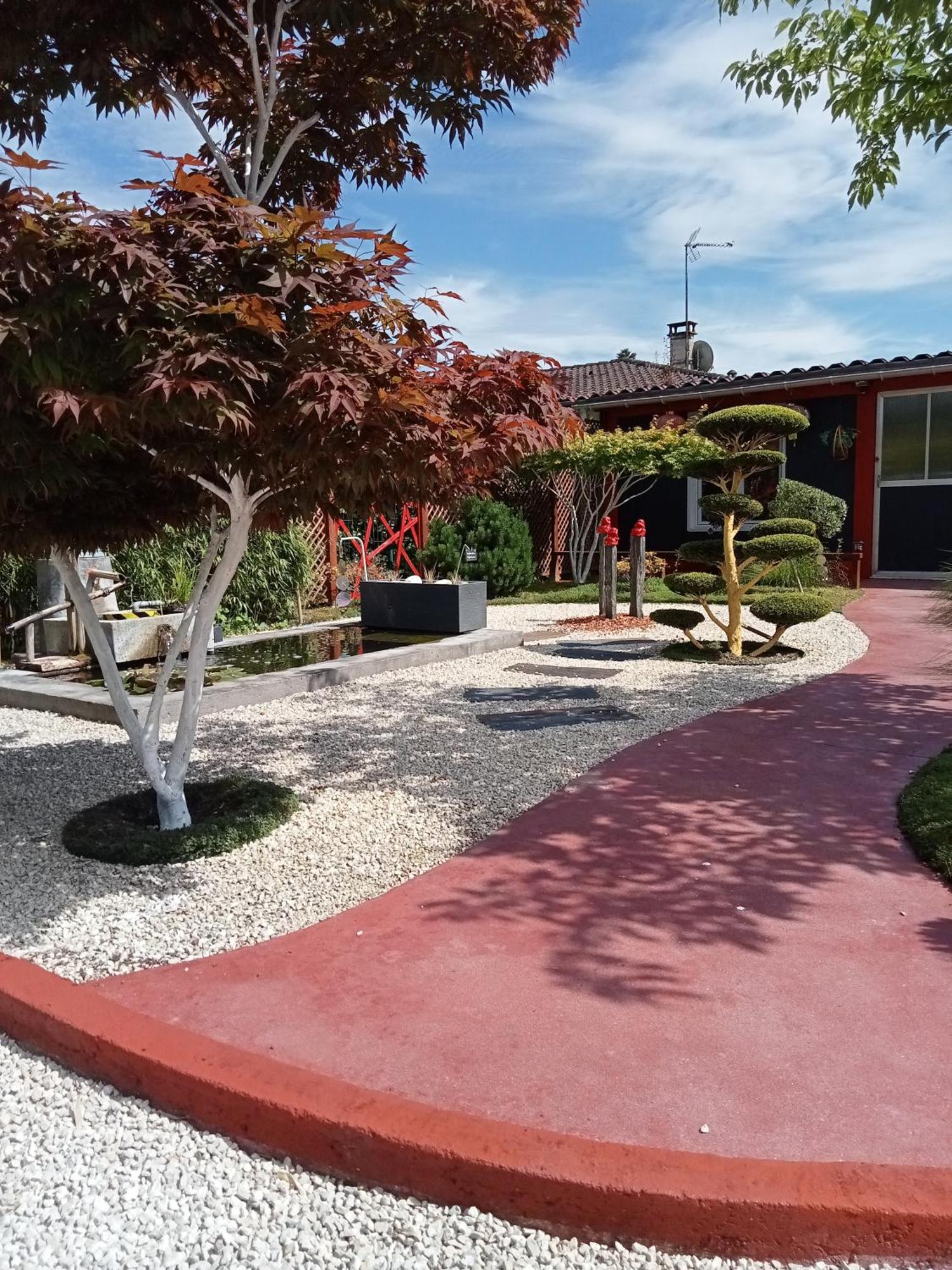 Une Pause Quelque Part Au Jardin Des Erables Et Des Niwakis Saint-Medard-de-Guizieres 外观 照片