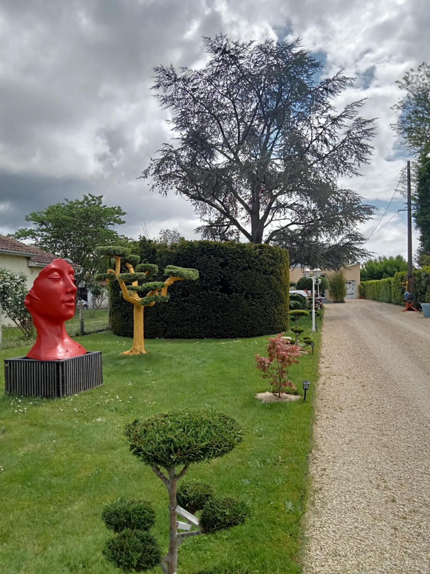 Une Pause Quelque Part Au Jardin Des Erables Et Des Niwakis Saint-Medard-de-Guizieres 外观 照片